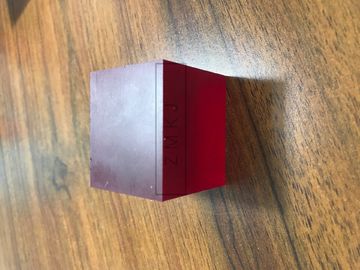 हाई फ्रीक्वेंसी नीलम सिंगल क्रिस्टल टाइटेनियम डोपेड रेड डेंसिटी 3.98 G / Cm3