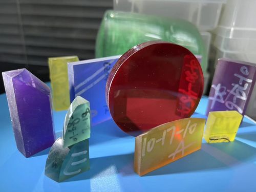 के बारे में नवीनतम कंपनी समाचार नीलमणि नीले क्यों नहीं होते?