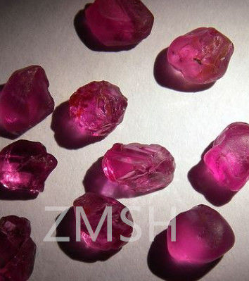 गर्म गुलाबी FL ग्रेड लैब ने मोहस कठोरता 9 हीरा के साथ नीलमणि कच्चे रत्न बनाए