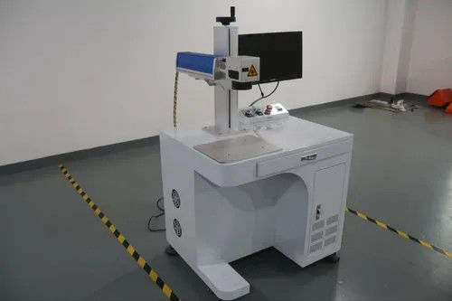 355nm यूवी लेजर मार्किंग मशीन 3W/5W/10W वैकल्पिक शक्ति ±0.01mm सटीकता